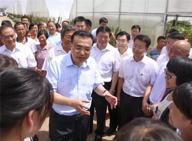 李克強(qiáng)總理冒酷暑考察陜西羊乳產(chǎn)業(yè)鏈，精準(zhǔn)扶貧項(xiàng)目